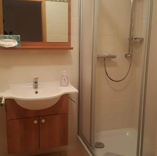 Am Holzgraben 3* לובנאו